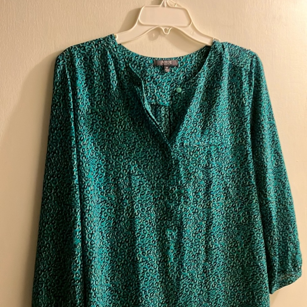NYDJ top perfect for Saint Patty’s day🍀 Size medium and only worn once